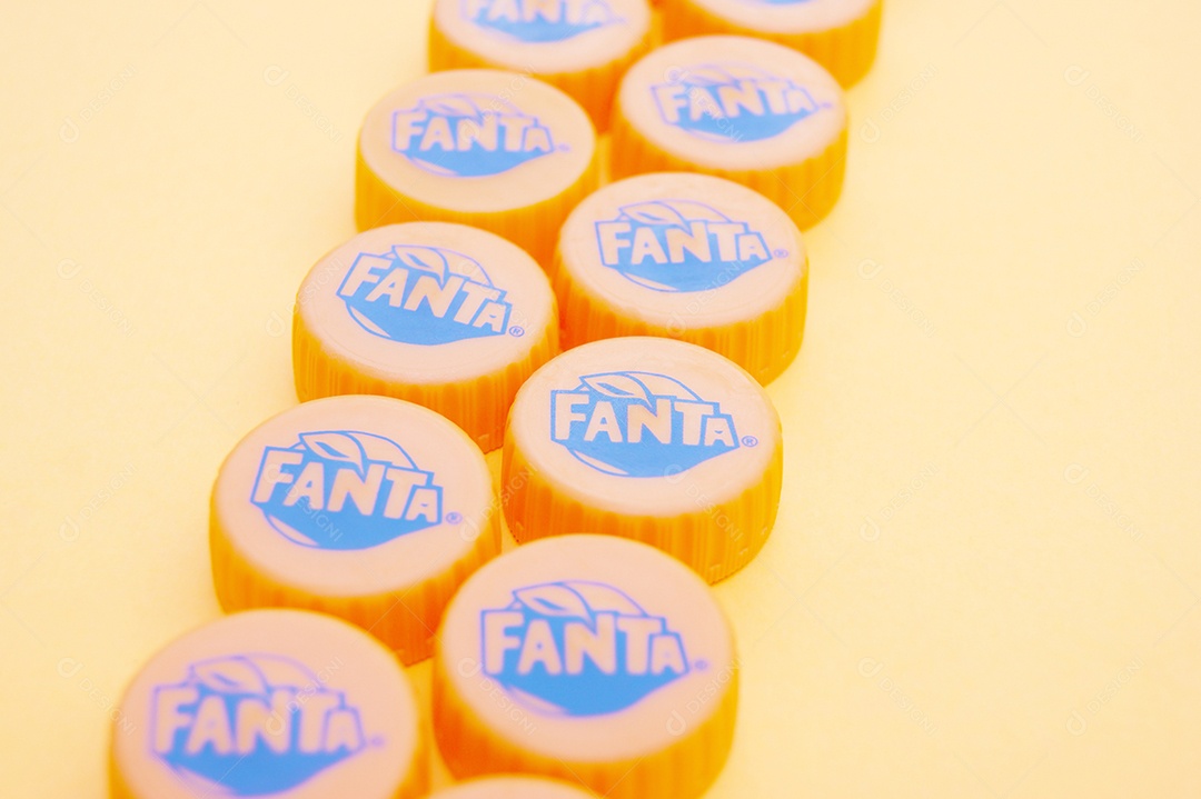 Tampas de garrafa pet de fanta