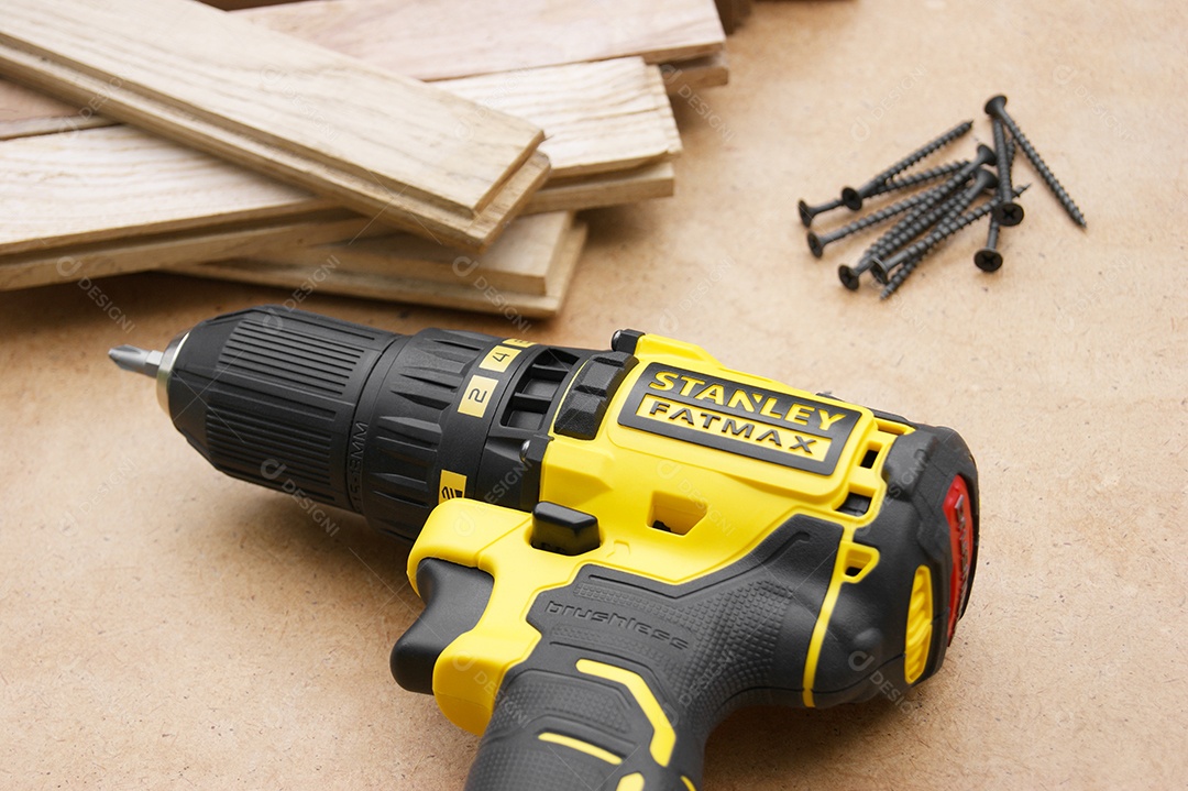 Tábuas parafusos de fundo e parafusadeira