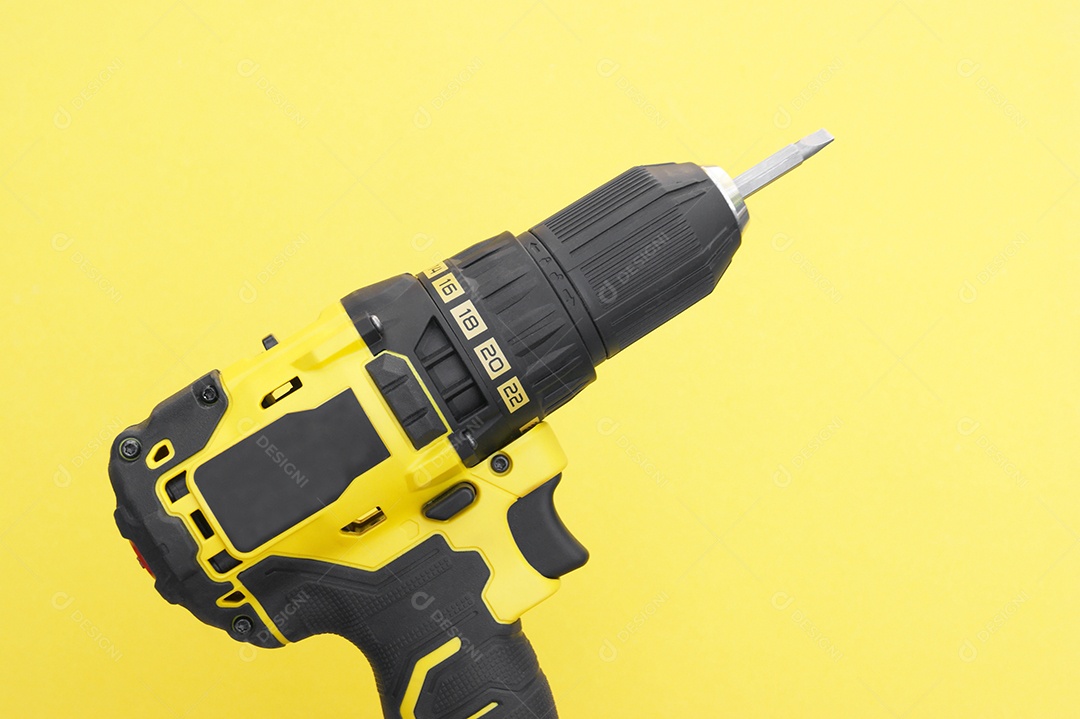 Parafusadeira preta e amarela