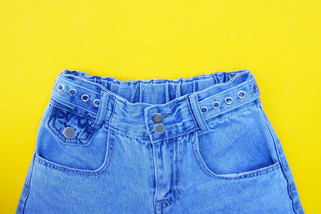 Jeans azul com promoção a venda