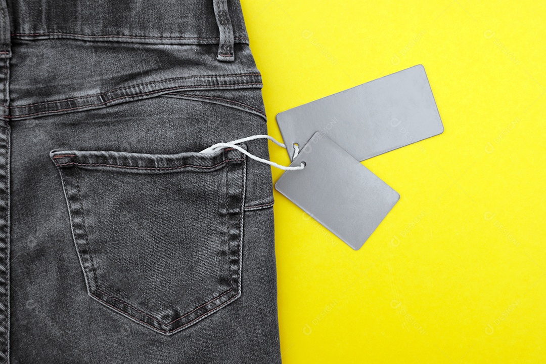 Bolso de trás de jeans com etiquetas cinza