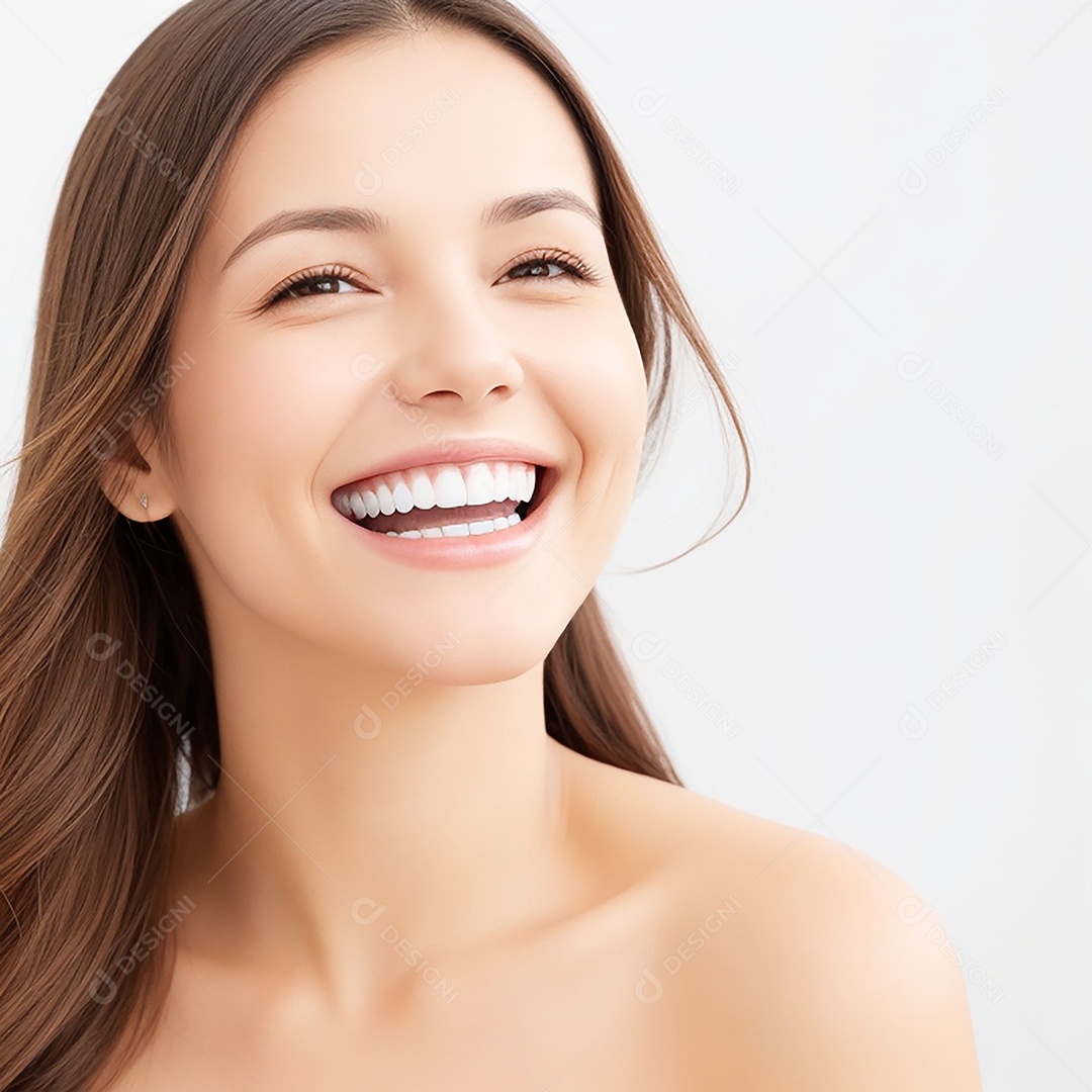 Mulher sorridente mostrando dentes limpos dental