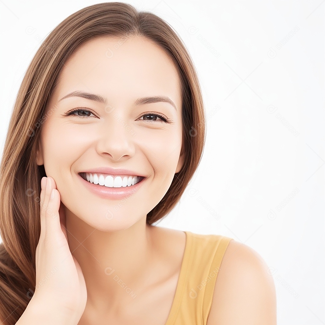 Mulher sorridente mostrando dentes limpos dental