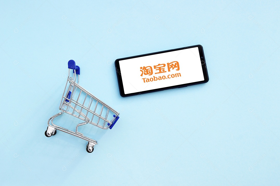 Carrinho de compra com celular em site para comprar