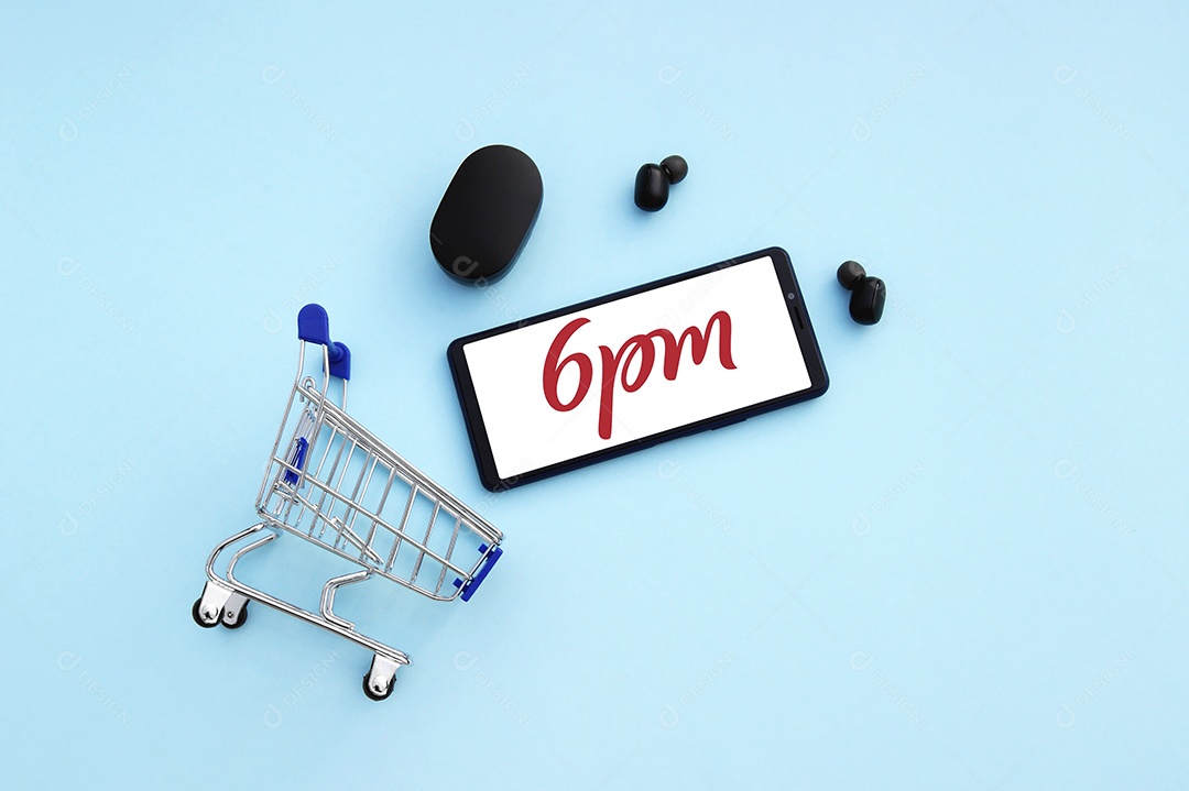 Carrinho de compras fones de ouvido e celular sobre fundo azul