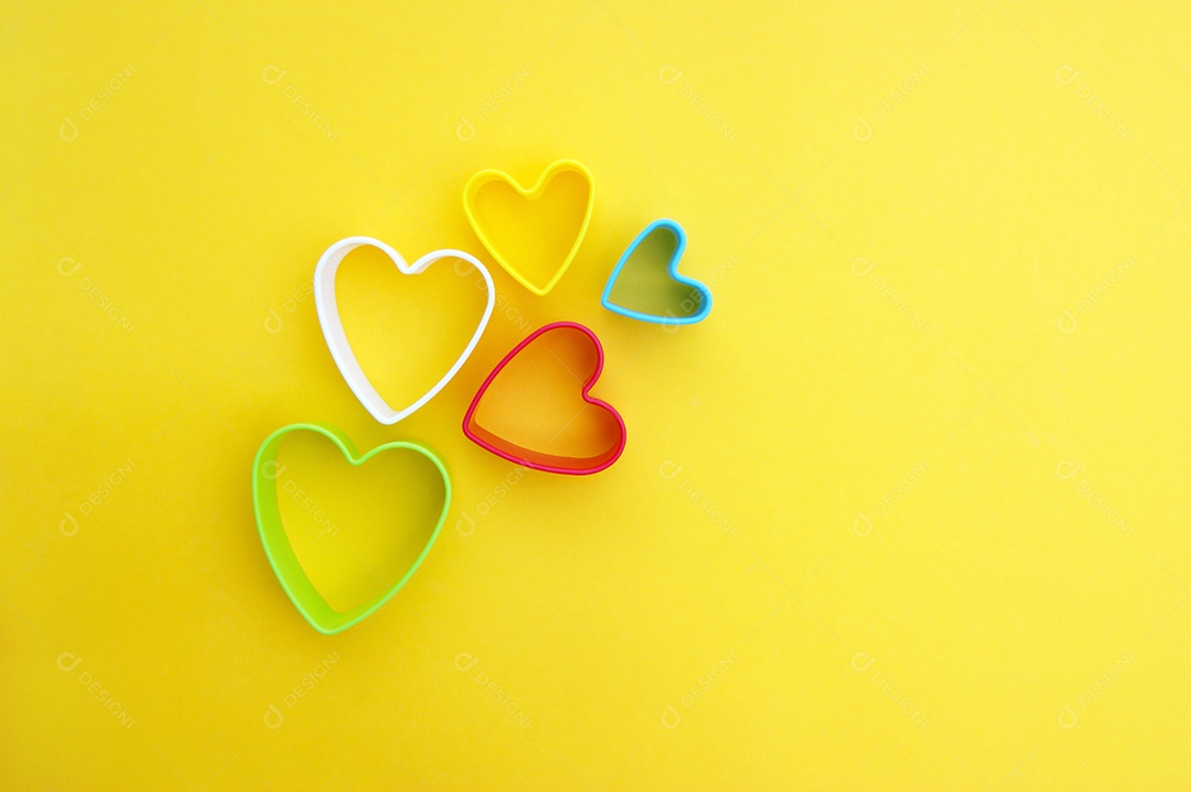 Formas de coração coloridos