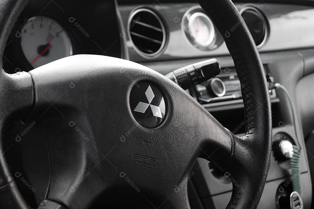 Volante preto de carro