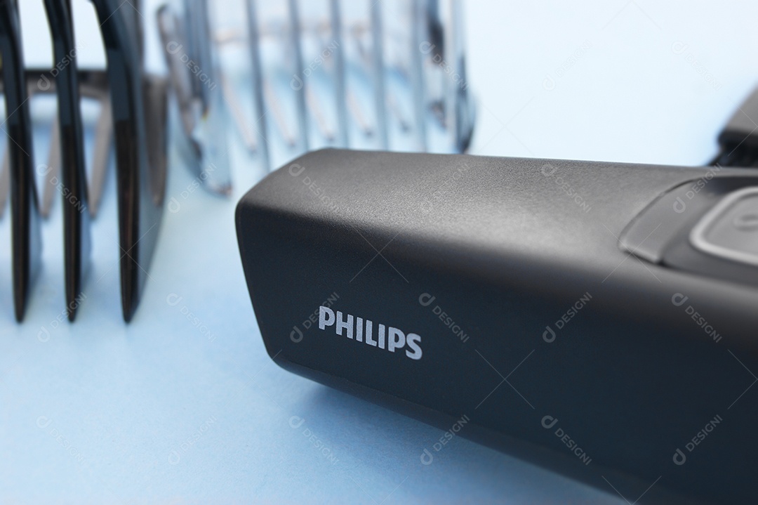 Barbeado com pentes motorizado para barbear