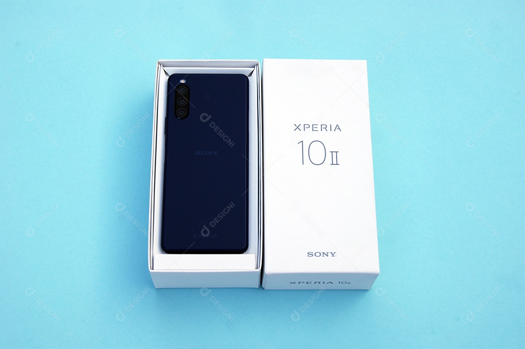 Celular novo dentro da caixa marca sony