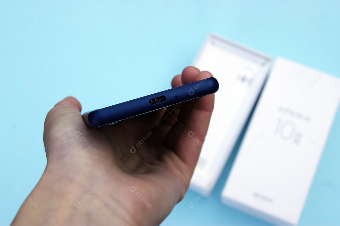 Visão de entrada para carregador do celular x-peria10 azul