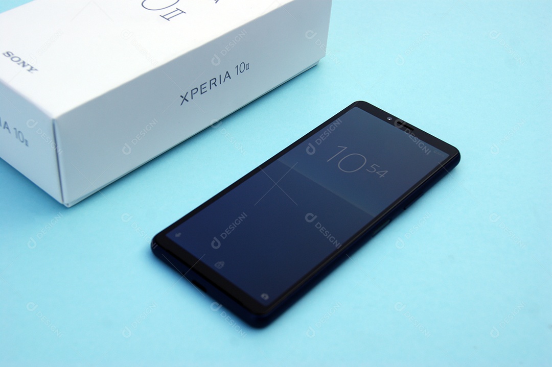 Caixa com novo smartphone SONY Xperia 10 II Blue Berry