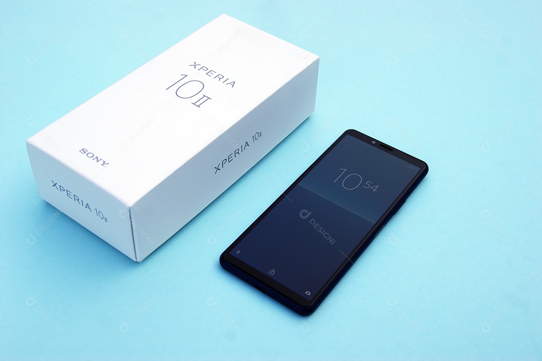 Caixa com novo smartphone SONY Xperia 10 II Blue Berry