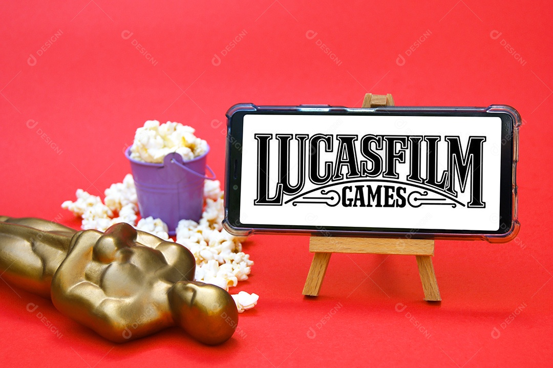 Telefone com logotipo da Lucas Film conceito de premiação cinematográfica