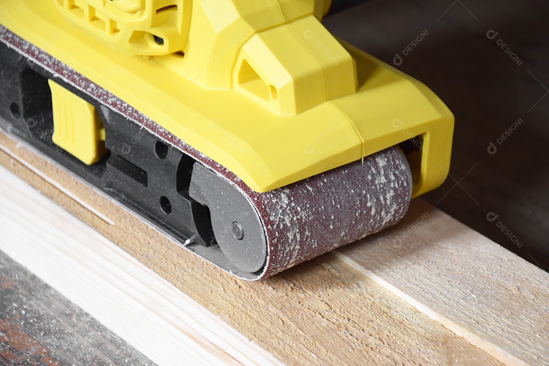 Lixadeira amarelo-preta para trabalhar em madeira da Stanley