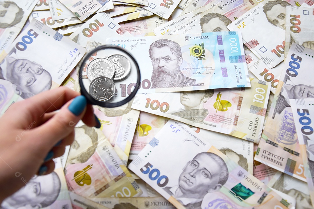 Lupa para enxergar cédulas hryvnia