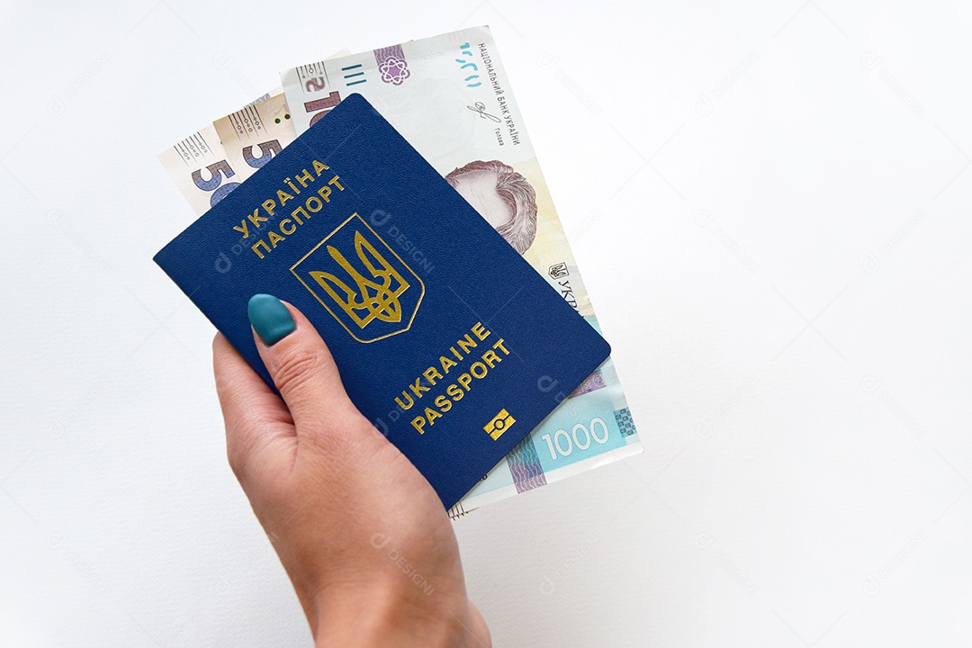 Novas notas em denominações de 500 e 1000 hryvnia com passaporte ucraniano