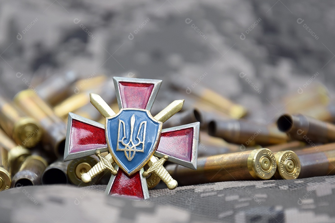 Distintivo com muitas bala e cartucho