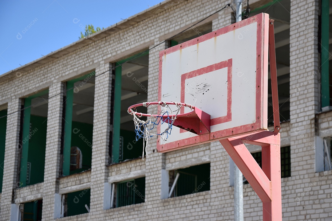Escola bombardeada na Ucrânia ruinas