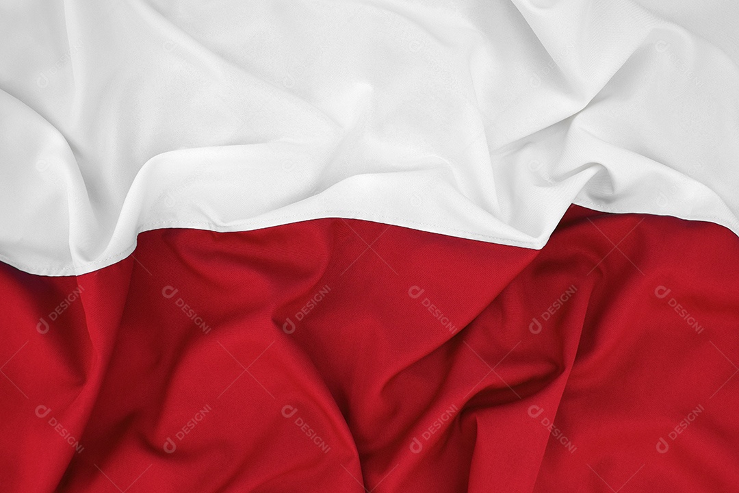 Bandeira nacional dobrada em tecido da Polónia