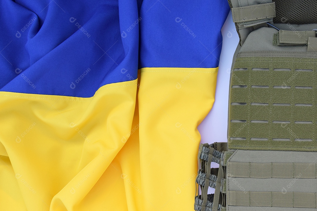 Bandeira e colete a prova de balas