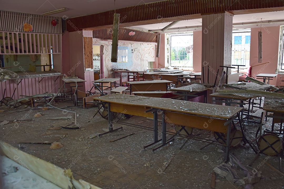 Escola destruída por guerra