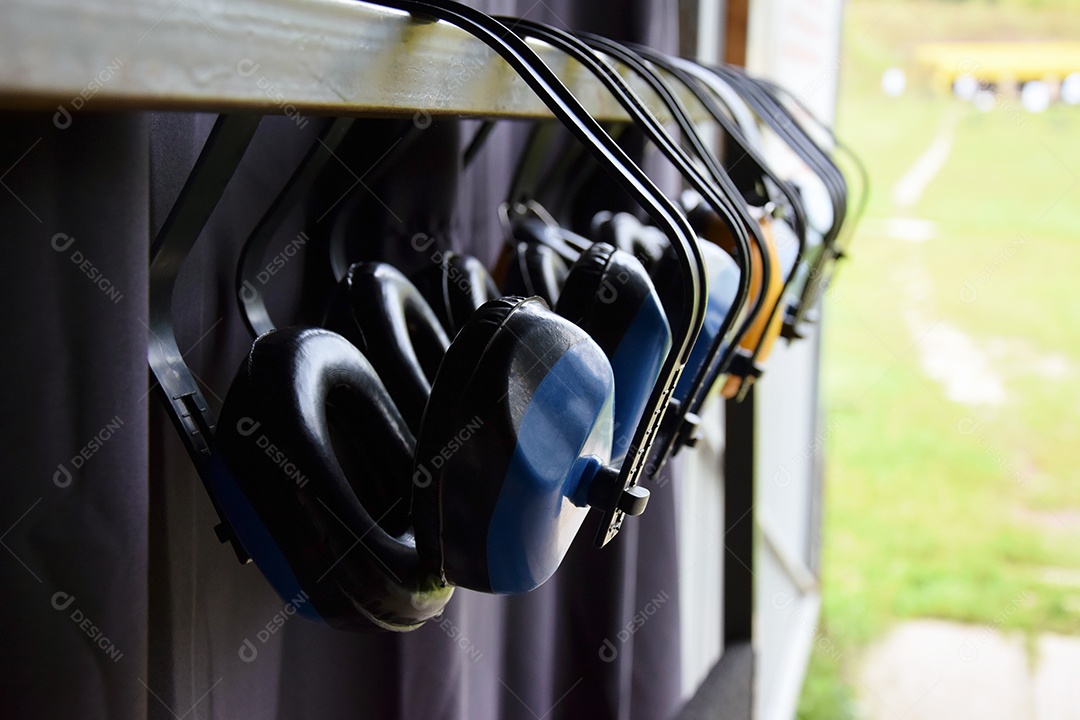 Muitos fones de ouvido para tiro esportivo