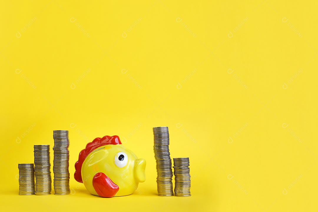 Cofre de moedas de formato peixe amarelo
