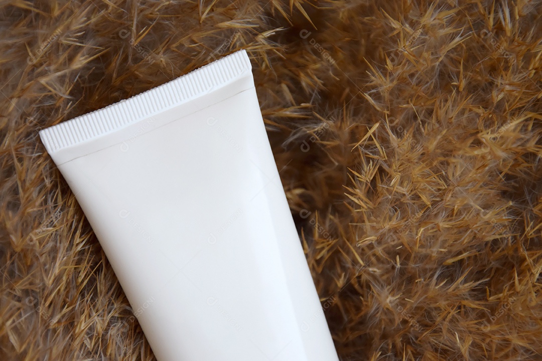 Tubo de loção esfoliante para rosto e corpo