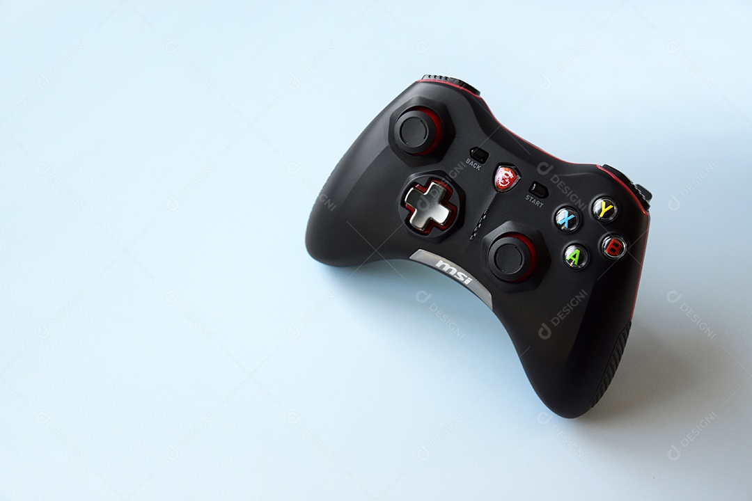 Controle de videogame sobre fundo azul