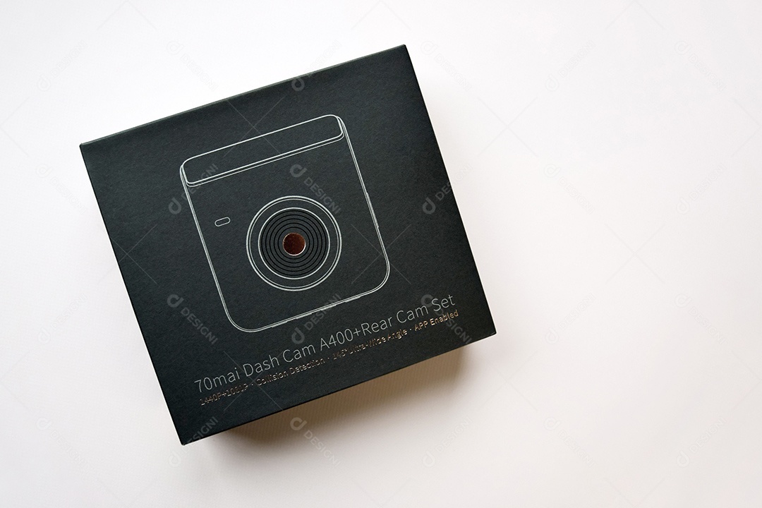 Caixa da camera 70mai sobre fundo isolado branco