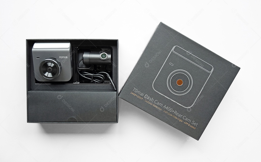 Caixa da nova camera 70mai xiaomi sobre fundo branco