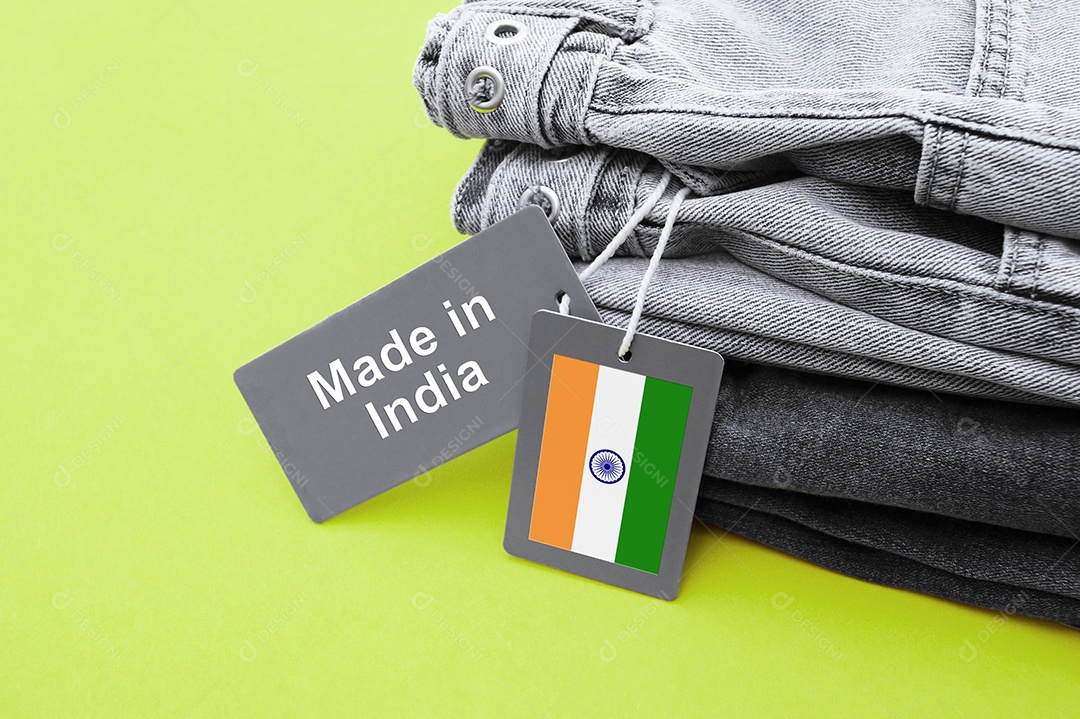 Roupas jeans com etiquetas fabricação na India