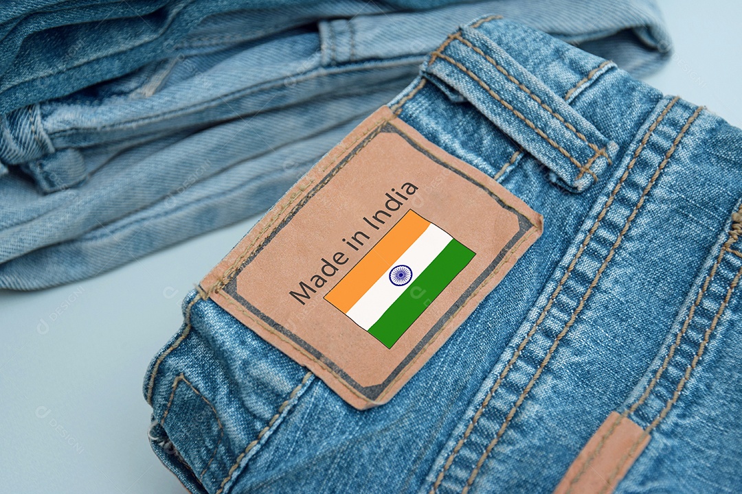 Calça com detalhes no cós feita na India