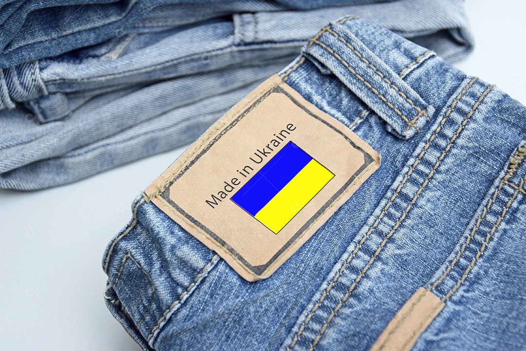 Calça jeans com marca de feita na Ucrânia