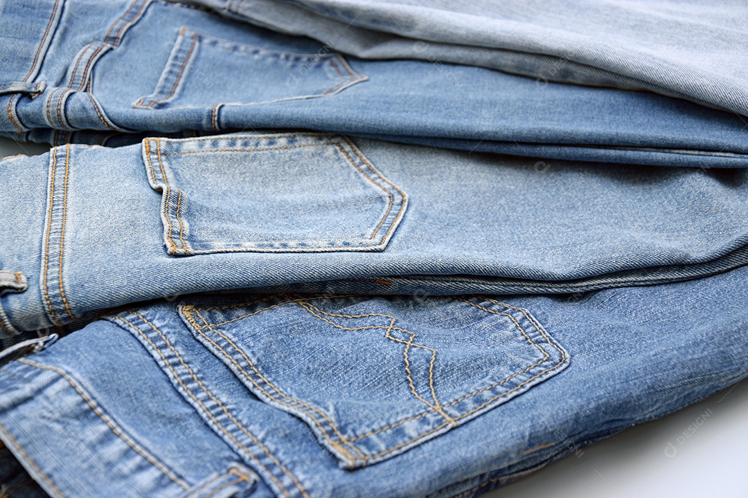 Detalhes de jeans parte de trás diferentes
