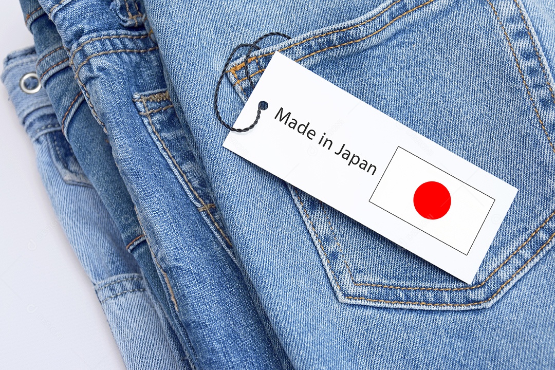 Bolso de calça jeans com etiqueta feita no Japão