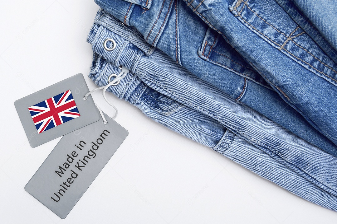 Calças dobradas jeans com etiqueta fabricação Reino Unido