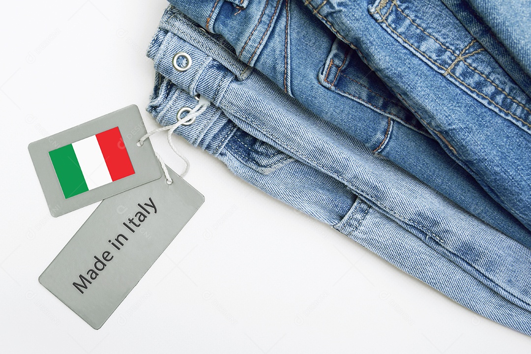 Roupas jeans feita na Itália sobre fundo