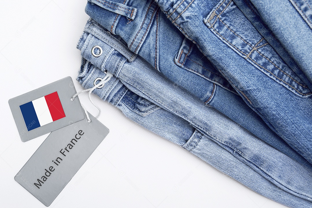 Peças jeans com etiquetas fabricadas na França