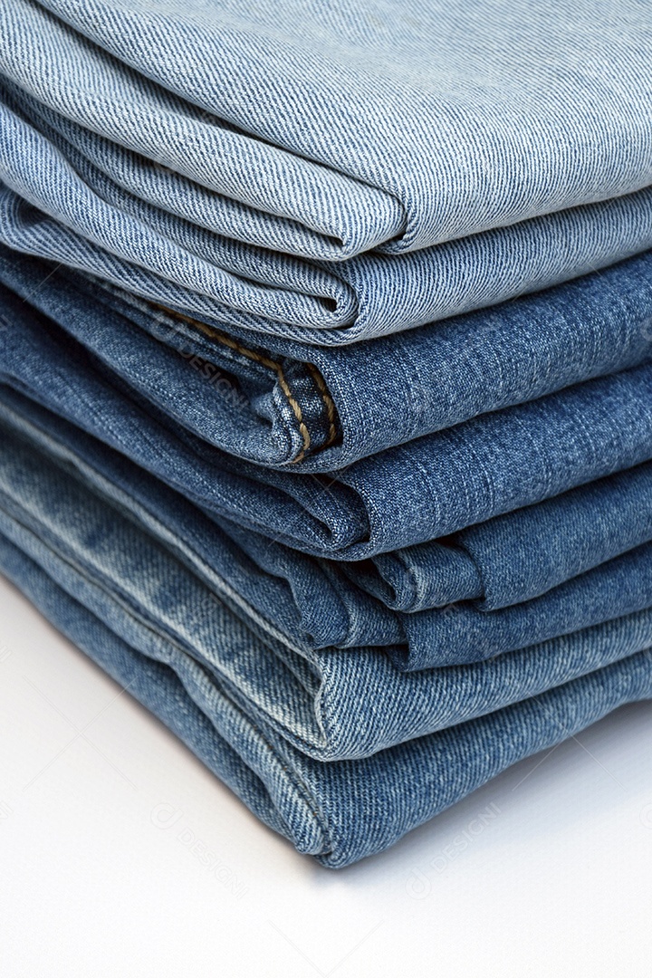 Calças dobradas jeans