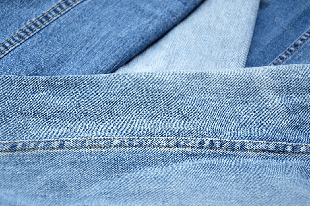 Costuras em jeans claro