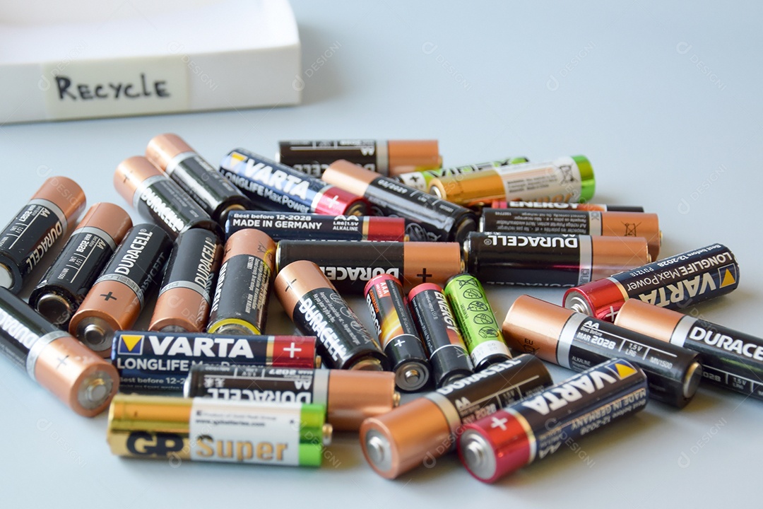 Pilhas AA usadas e descarte