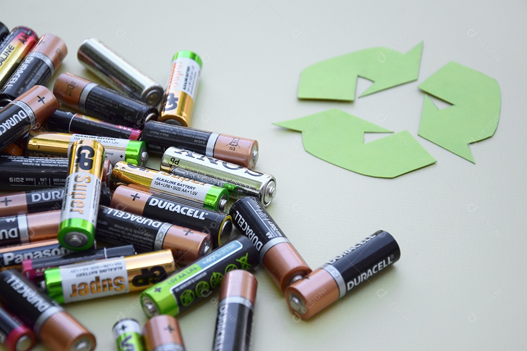 Pilhas usadas e descarte baterias tóxicas para o meio ambiente