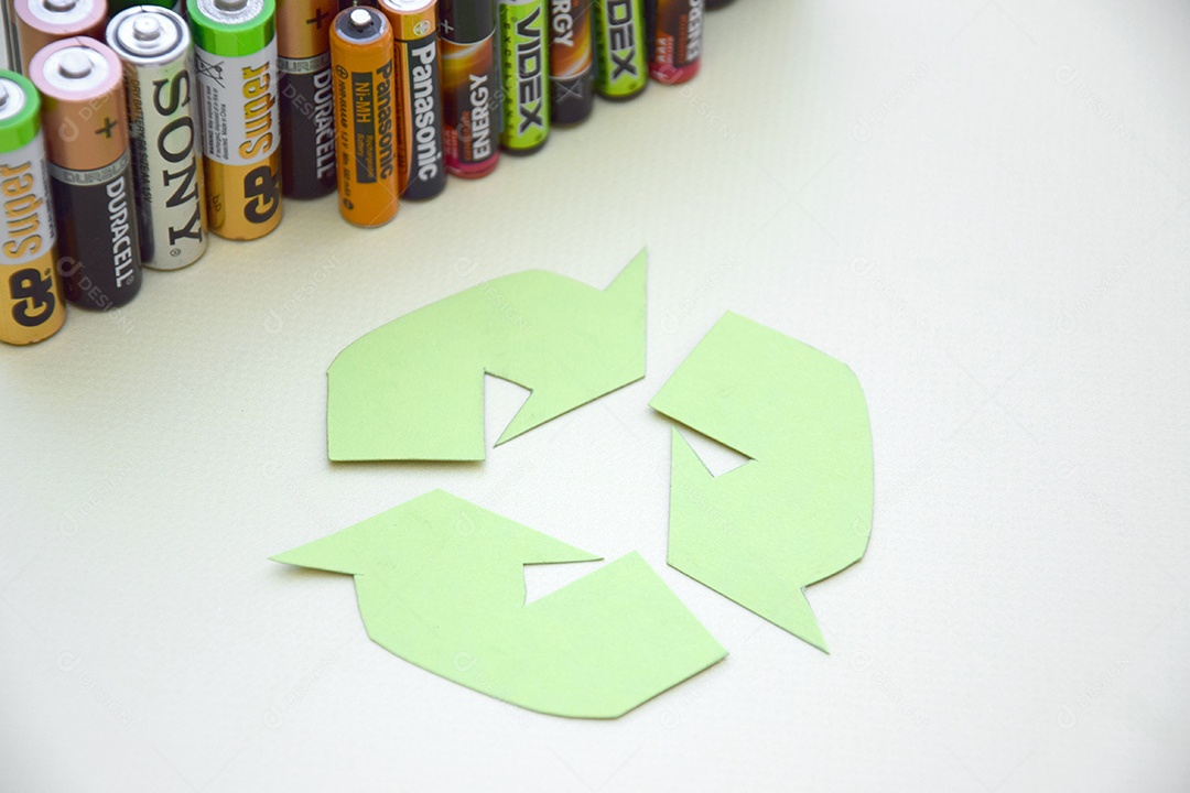 Pilhas usadas e descarte adequado de baterias tóxicas para o meio ambiente