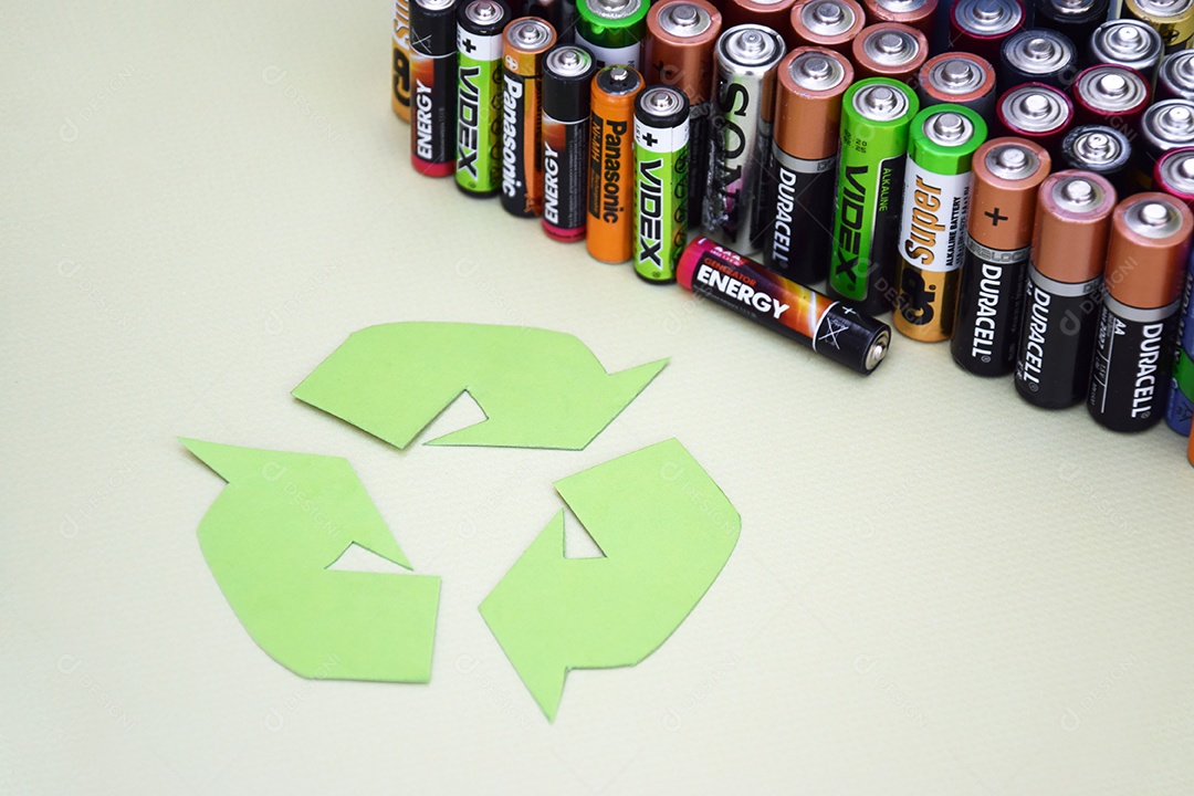 Pilhas velhas conceito de reciclagem