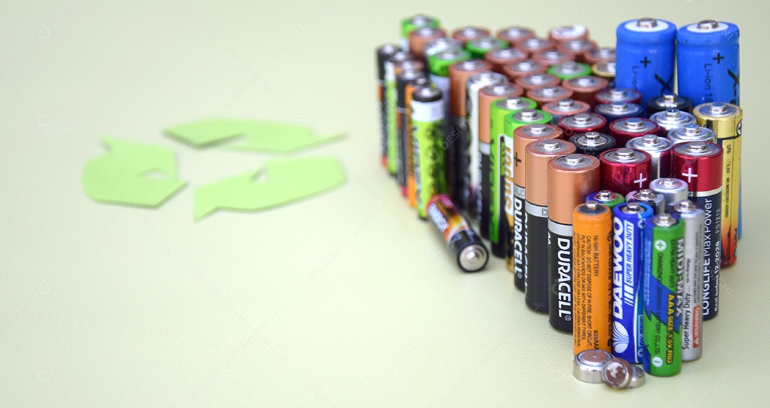 Pilhas velhas conceito de reciclagem