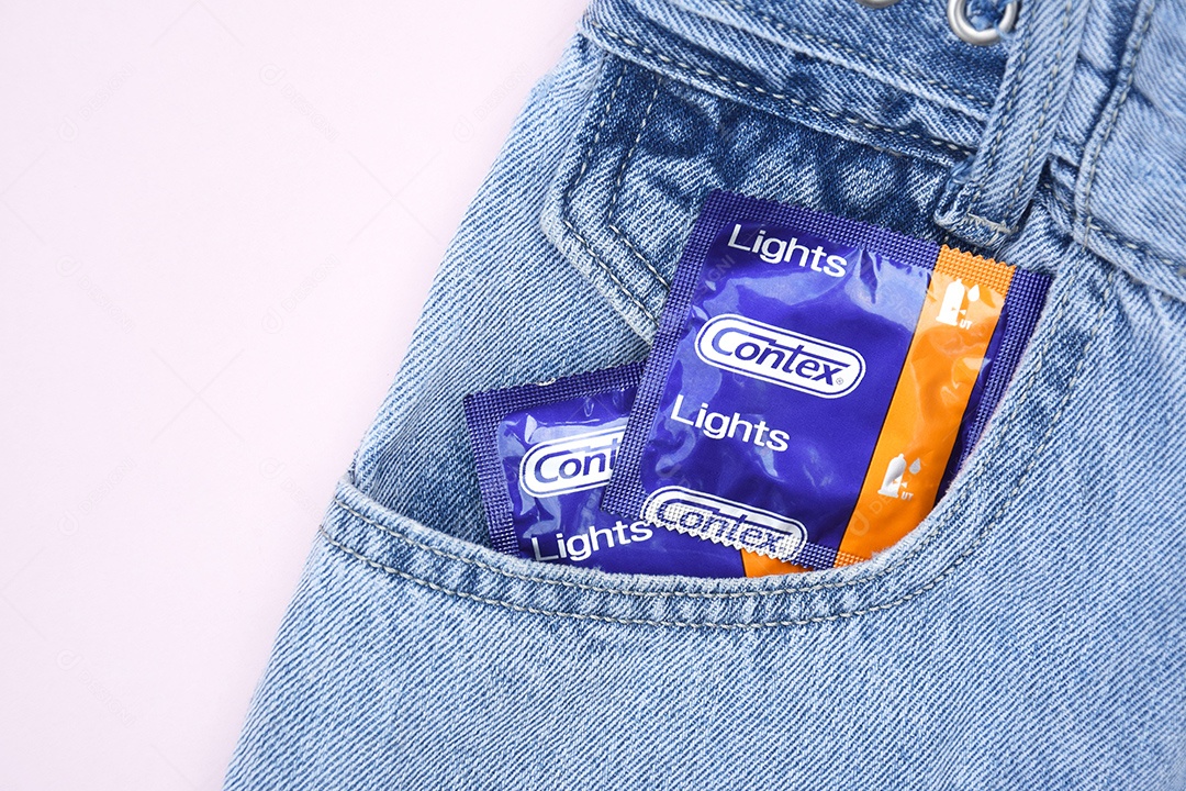 Contex camisinhas dentro de bolso jeans