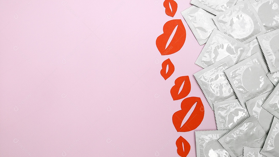 Bocas desenhadas e muitos preservativo sobre fundo rosa