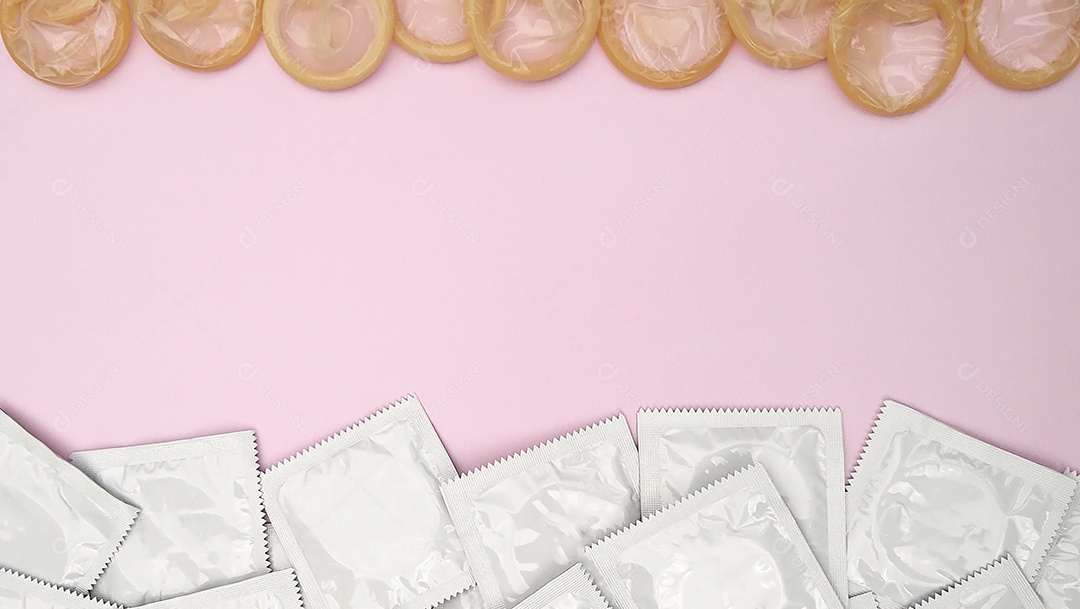 Fundo rosa com muitas camisinhas