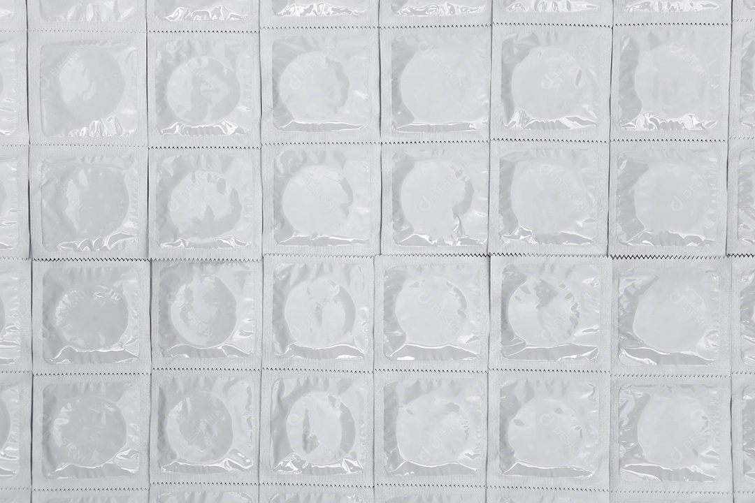 Muitas embalagem de camisinhas